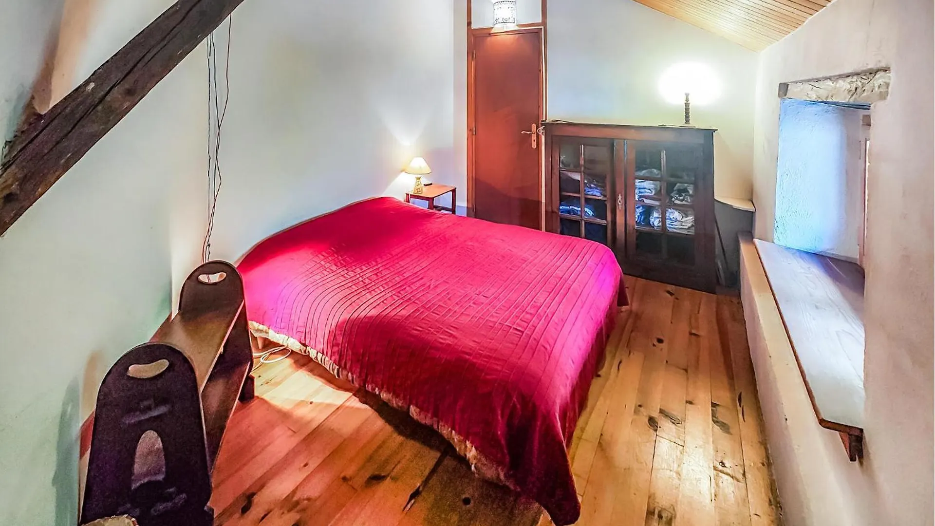 2 Bedroom Awesome Home In Les Cabannes レ・キャバネス